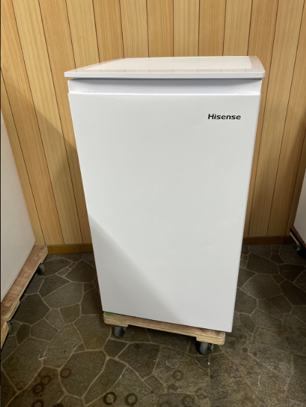 【中古】Hisense ノンフロン冷凍庫 HF-A61W 2023年製※上面、外れやすい